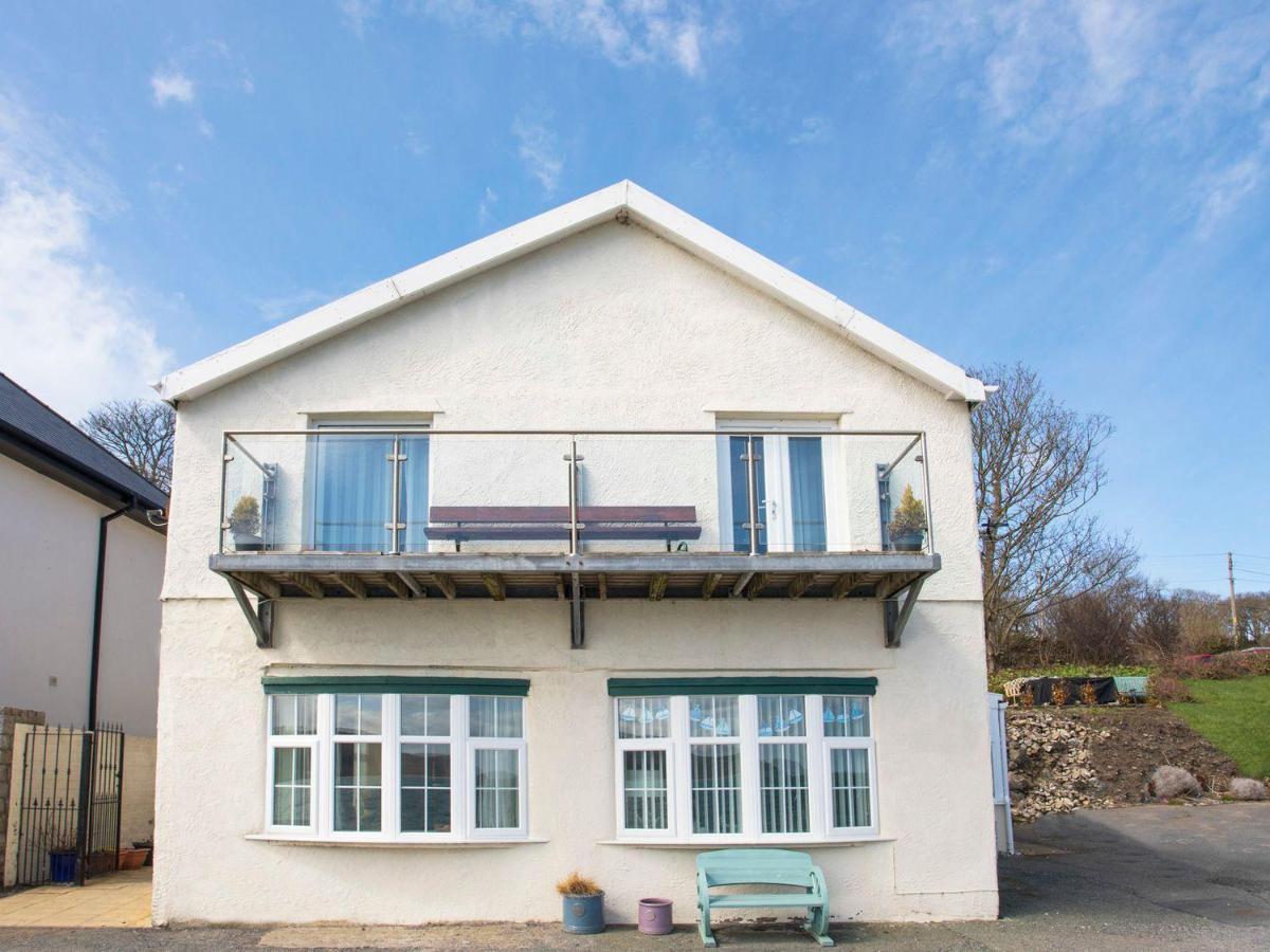 2 The Coach House Apartment Pentraeth Bagian luar foto