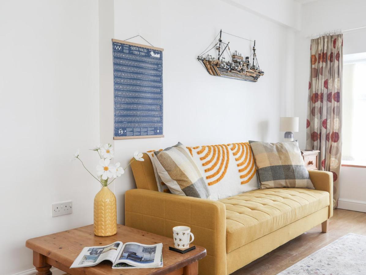 2 The Coach House Apartment Pentraeth Bagian luar foto