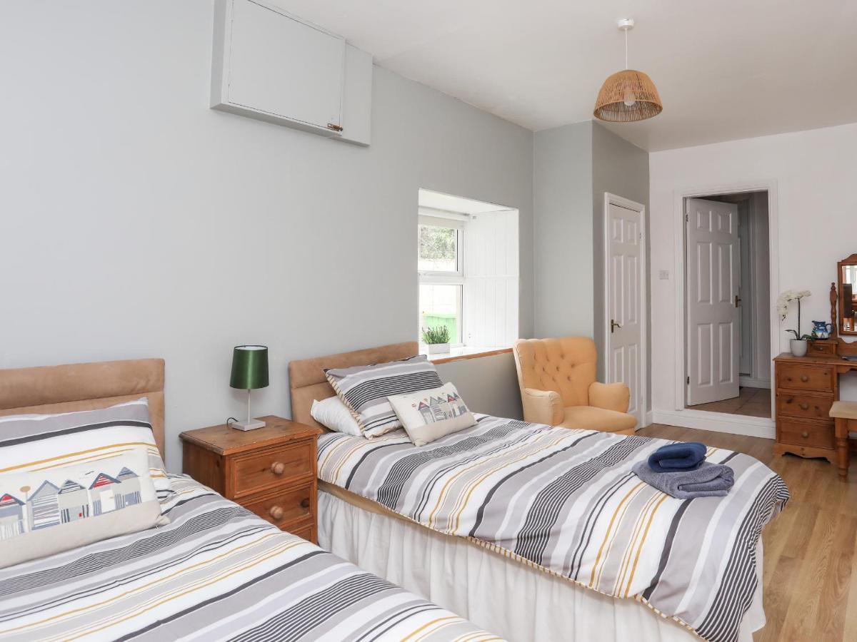 2 The Coach House Apartment Pentraeth Bagian luar foto